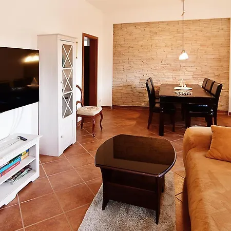 Semesterbostad Haus Biko *