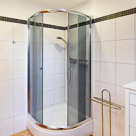 Semesterbostad Haus Biko *